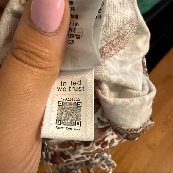 Ted Baker Britani Wildlife print U-bar Cotton blend Top Boho Whimsical Size 3 - Picture 9 of 9